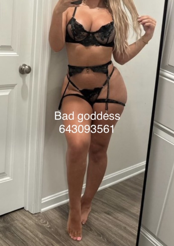 La diosa soberana de tus fantasías más oscuras
