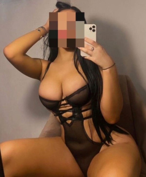 Bella latina venezolana exsuberante