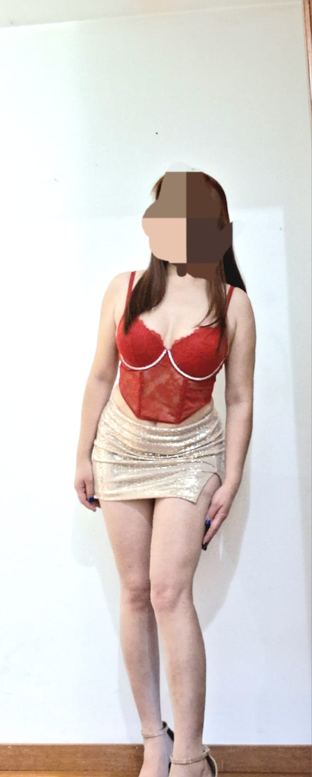 EN LLEIDA SENSUAL JOVENCITA DE FINAS CURVAS EN LLE