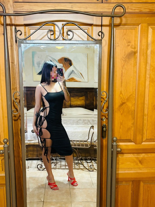 14 latinas nuevas en un chalet de lujo en Cabo Roig