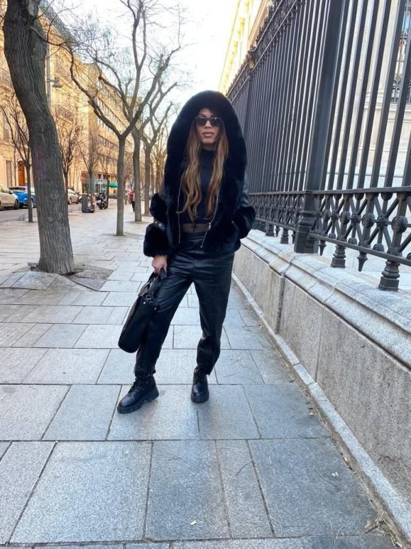 La complaciente latina muy cachonda