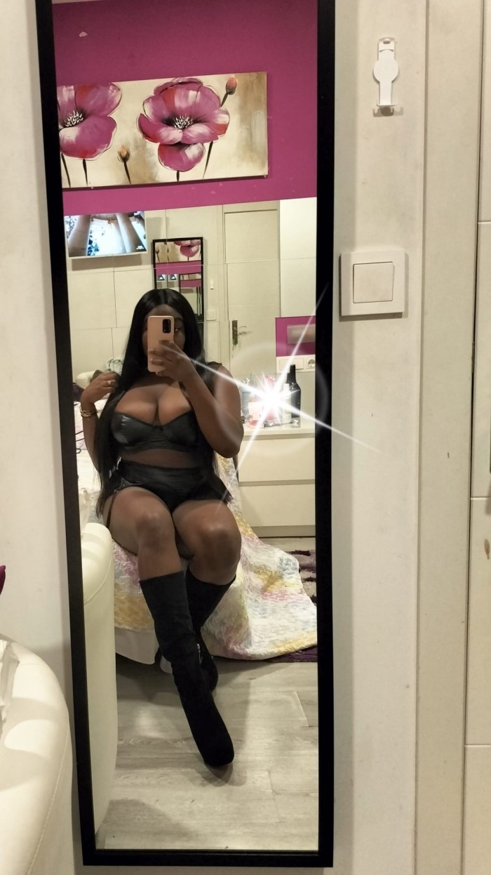 MULATA SIEMPRE  CACHONDA VICIOSA ADICTA AL SEXO