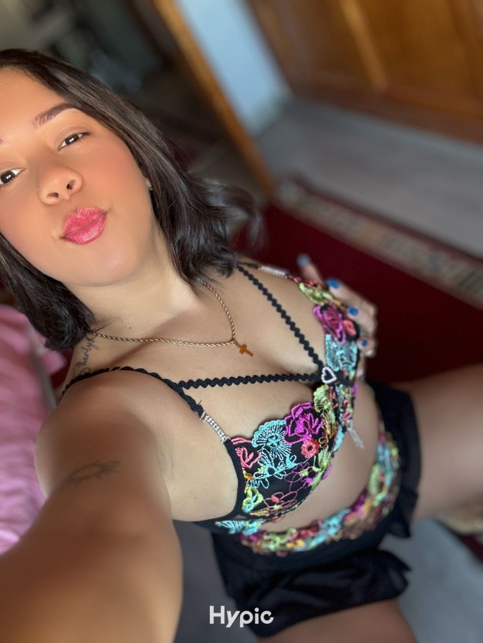 Joven latina juguetona traviesa como te gustan