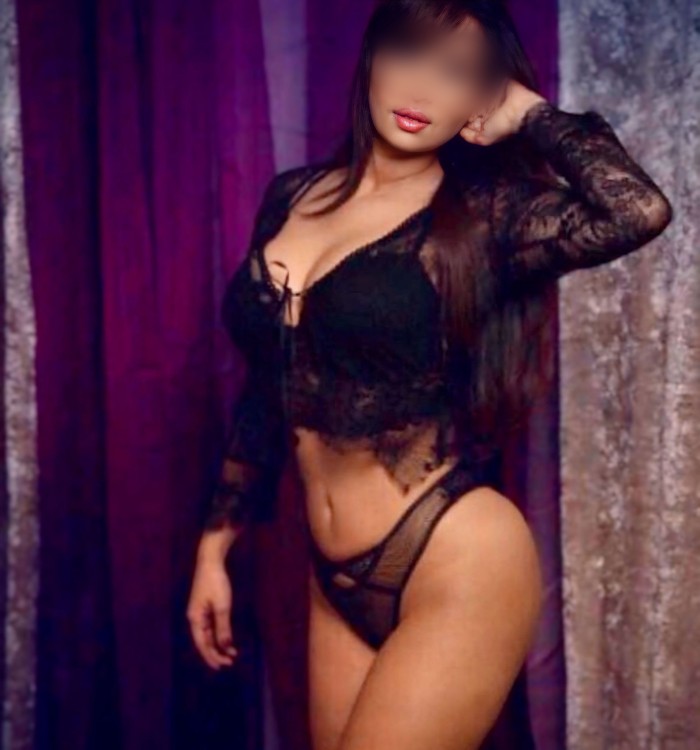 BRASILEÑA DE LUJO ELEGANTE Y EXPLOSIVA