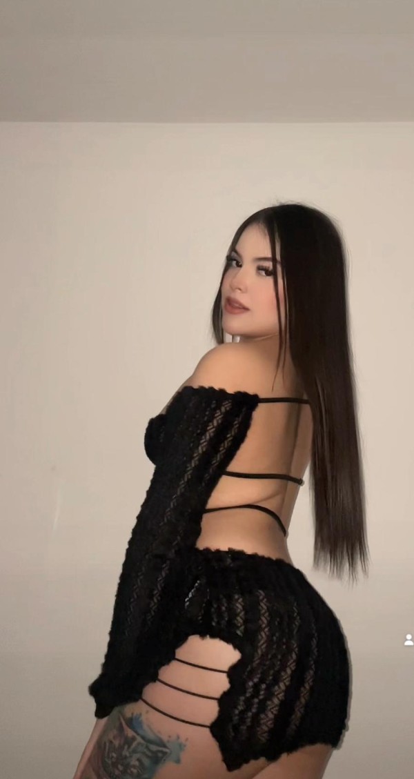 MEGAN JOVENCITA Y COMPLACIENTE