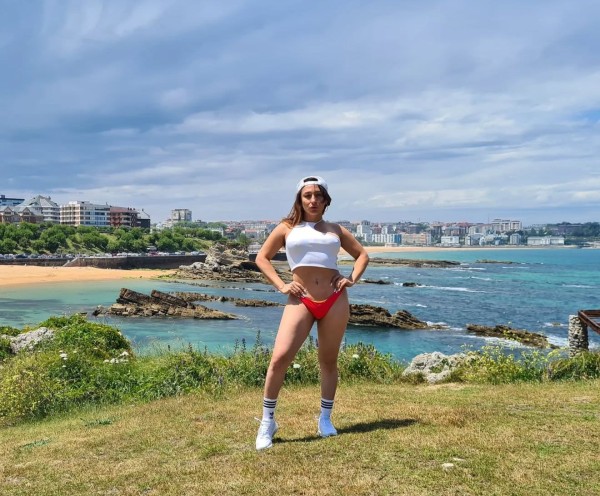 NOVEDAD NEREA! FEMENINA FIESTERA EXPERTA EN PRINCIPIANTES LECHERA PAMPLONA