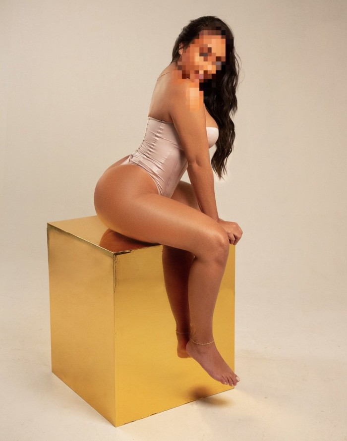 MADURITA TETONA SOLO SALIDAS 24HRS