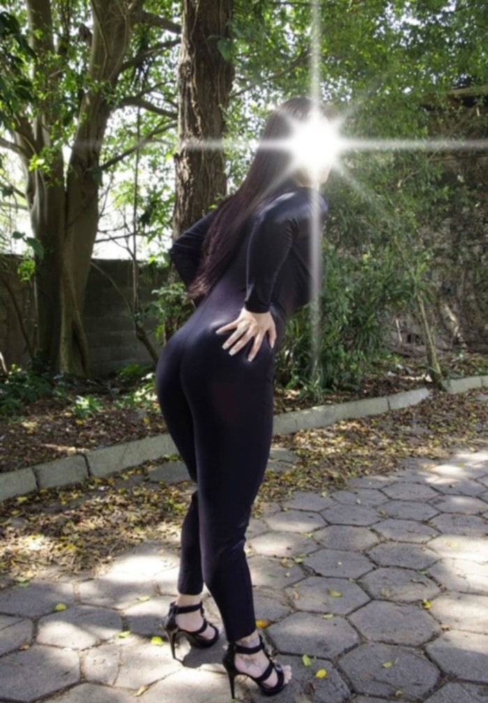 BELLA LATINA TODA UNA DIOSA RECIÉN LLEGADA LLÁMAME