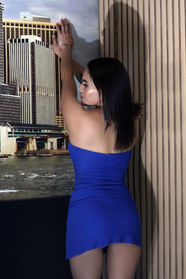 Guapa delgada complaciente peruana guarra en la cama