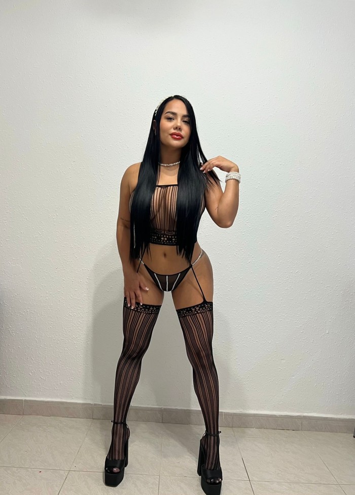Sexy colombiana deseosa de polla en Valencia