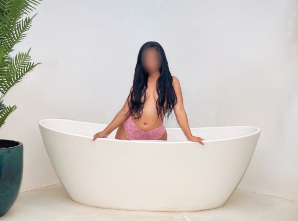 Llego tu sexy morena colombiana