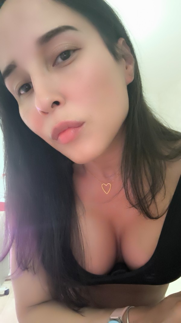 Hola linda chica trans latina pocos días en tu ciu