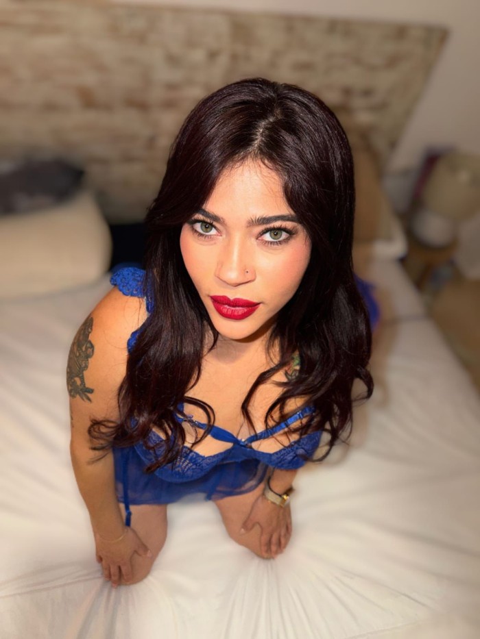 LATINA DE CULO RESPINGON BIEN CACHONDA