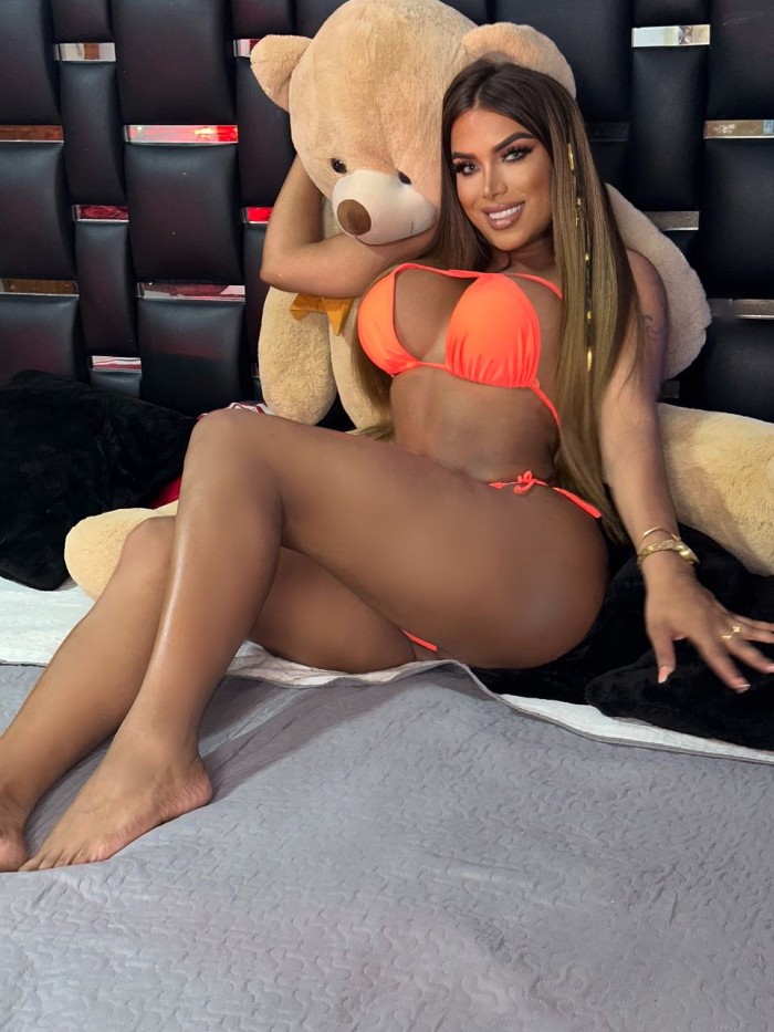 EN LAS CANTERAS, FIESTERA Y CON POLLA GRUESA