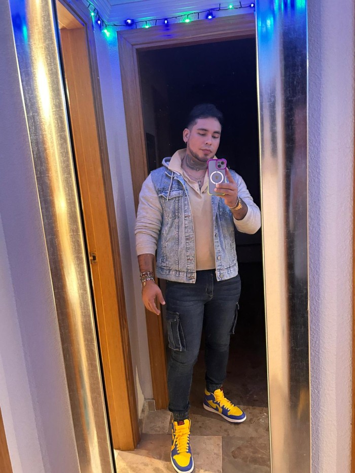 Latino educado simpatico 21