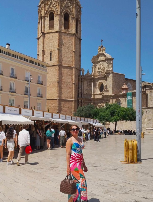 ESTOY EN VALENCIA POCOS DIAS 24 HORAS