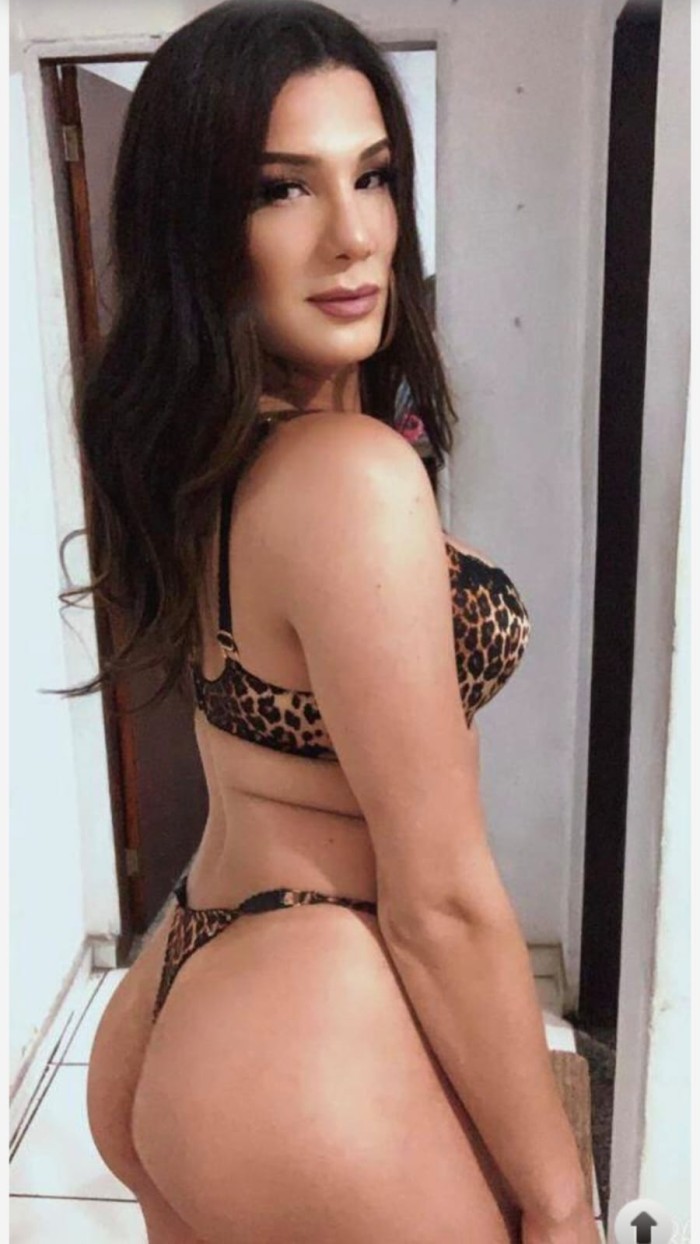 ELEGANTE EXQUISITA CON RICA SORPRESA