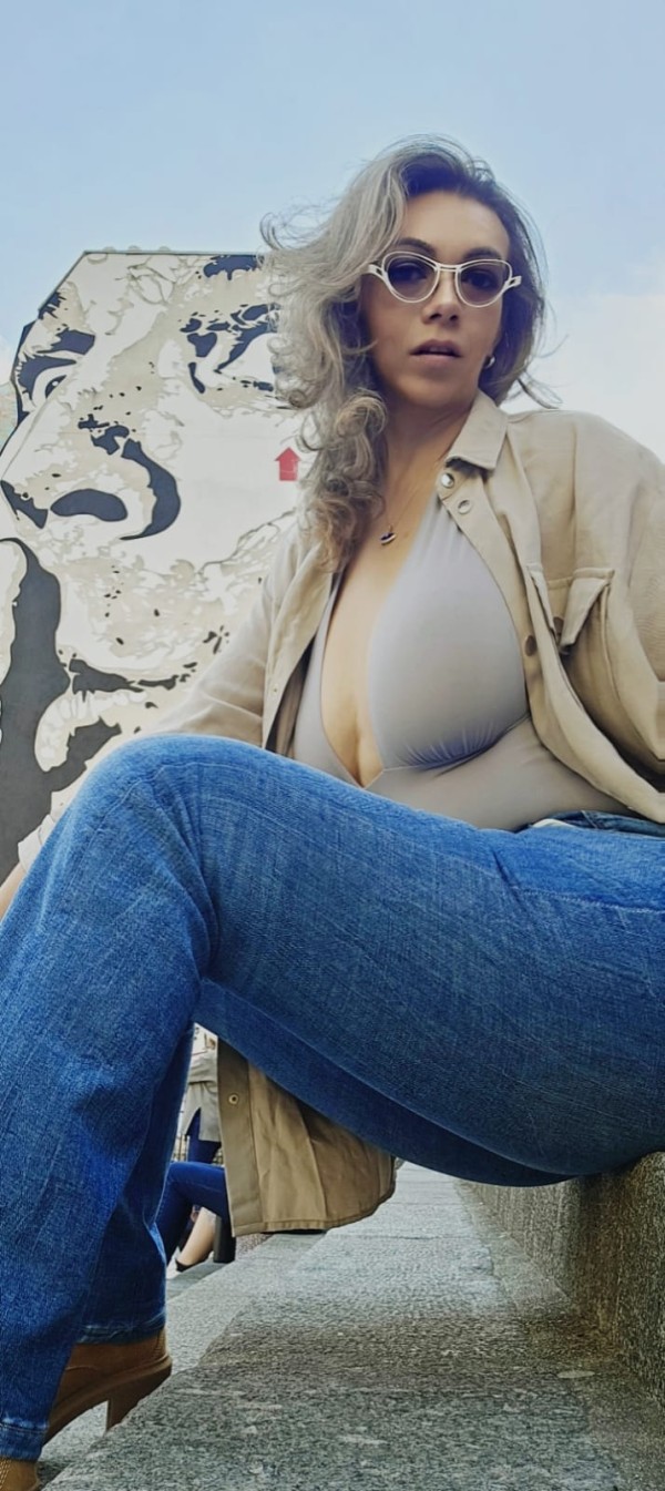 Hanna Marks recién llegada de vuelta pocos dias