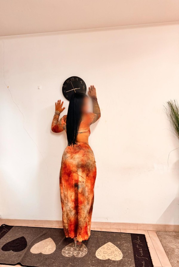 Hermoza DANIELA , colombiana completa para ti