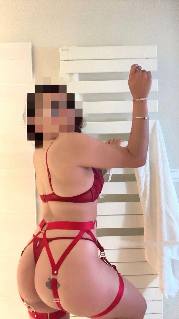 fiestera cachonda y puta domicilios 24horas