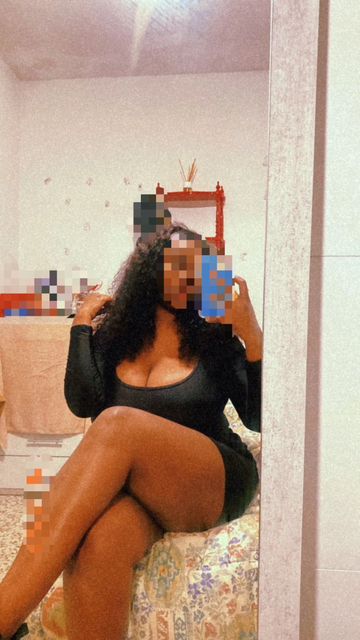 ARDIENTE COMPLACIENTE BOMBA DE SEXO