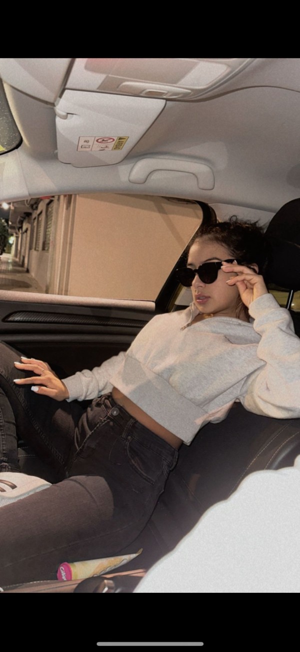 MILENA, CHICA ARGENTINA DESCOMPLICADA DE 19 AÑOS