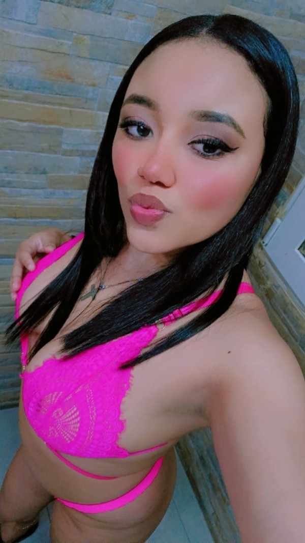 BELLA COLOMBIANA NUEVA NUEVA EN SALOU NATALIA BELLA JOVEN 21 AÑOS