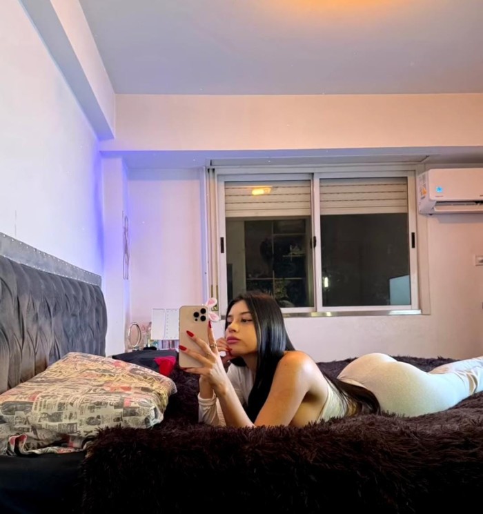 DEBORAH EMPAPADISIMA RECIEN LLEGADA