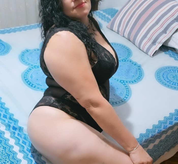 BOMBA DE SEXO MADURITA CACHONDA EN PUERTA DE ANGEL