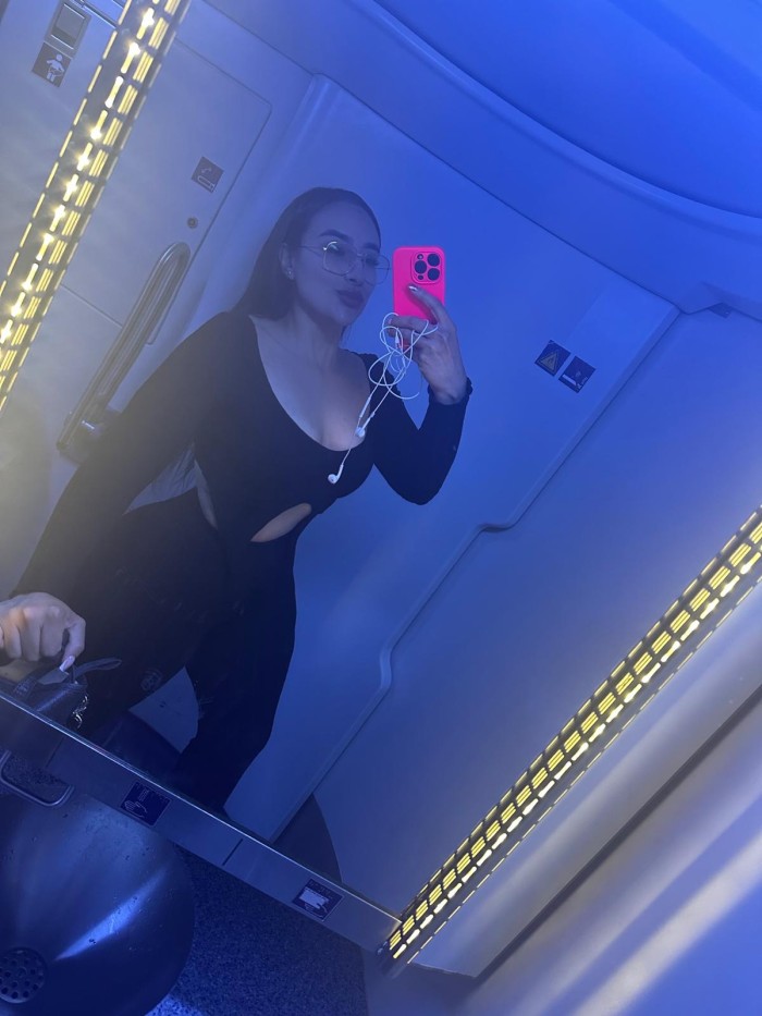 DANIELA joven universitaria  672419636 – MADRID