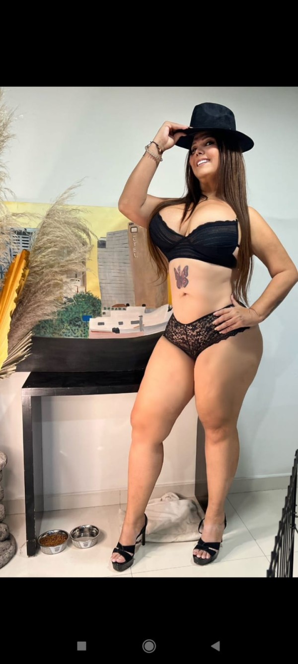 Cachonda trans curvy madurita