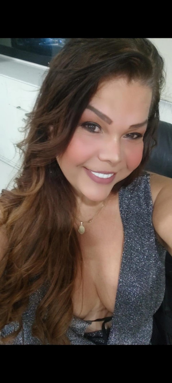 Laura trans madurita curvy sexy en tu ciudad