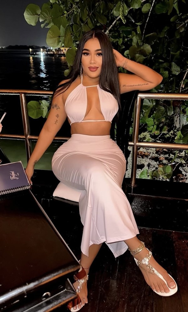 Doris sensual y extrovertida