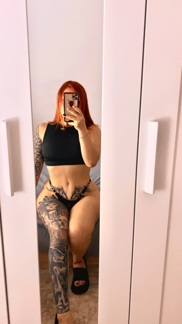 JOVEN LATINA PELLIROJA EN PALMA CENTRO