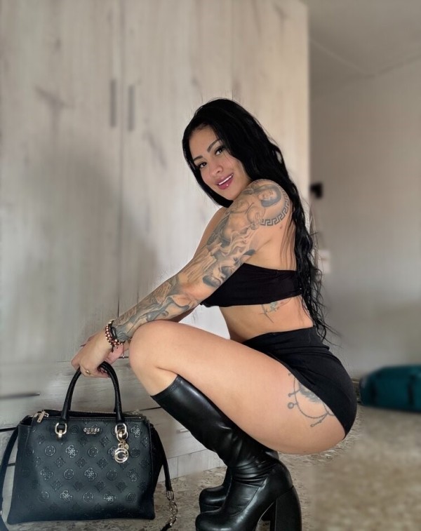 HERMOSA COLOMBIANA TOP MODEL MUY COMPLETA