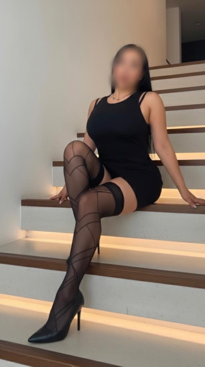 COLOMBIANA HERMOSA CHICA MUY CALIENTE