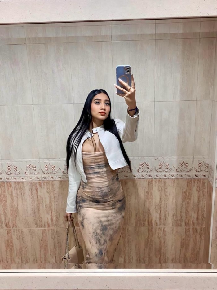 Colombiana muy jovencita y cachonda