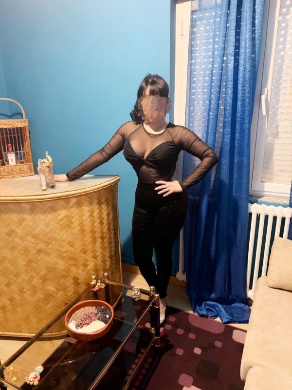 Estrella latina morenaza guapísima 24h