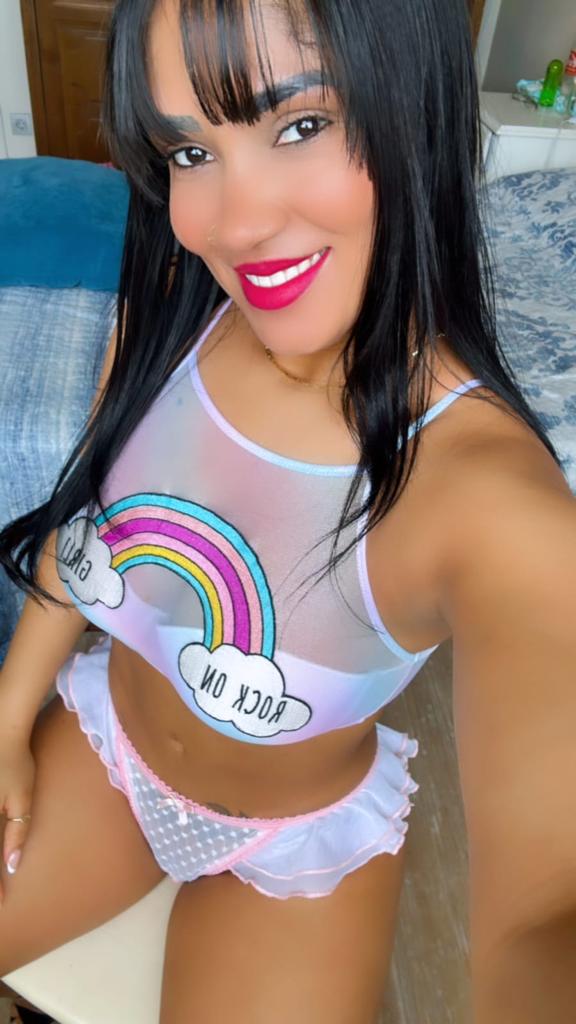 Brasileña festera cariñosa recién llegada