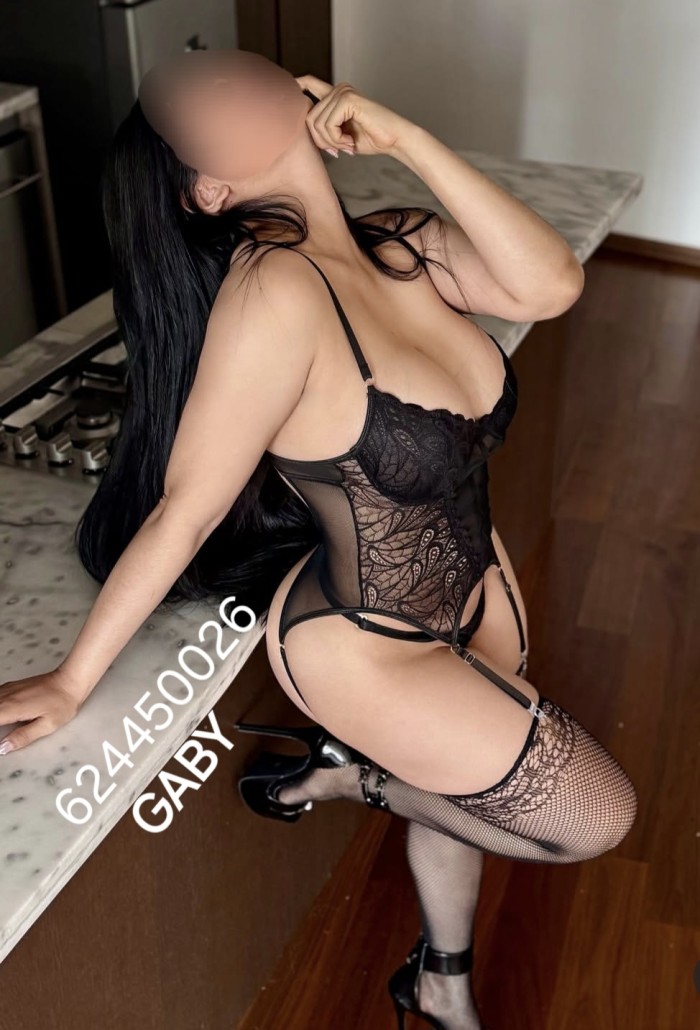 MORENAZA LATINA DE PECHOS HERMOSOS PIEL SUAVE Y MO