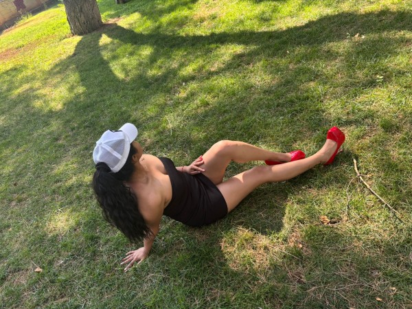 HERMOSA MORENA LLENA DE MUCHO CARIÑO RECIEN LLEGADA