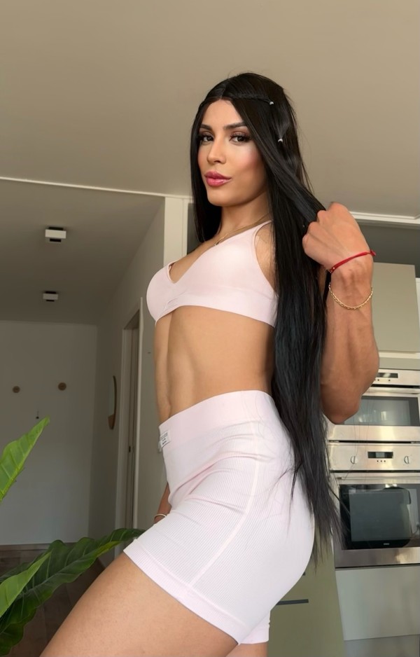 NATASHA HERMOSA COLOMBIANA