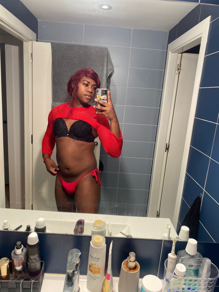 EN LA SAGRADA FAMILIA SEXO FIESTA A TOPE NOVEDAD