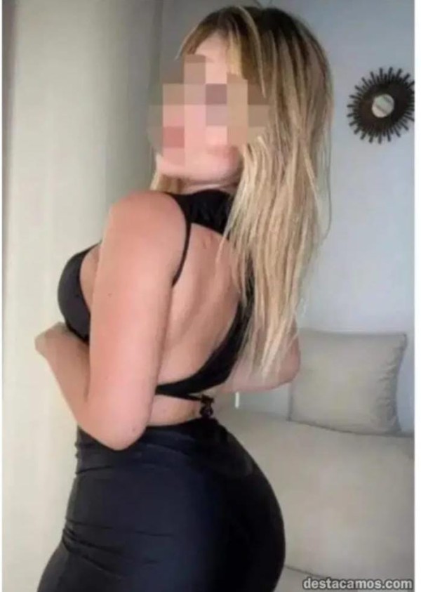 Rubia cañón sexy en Almuñécar