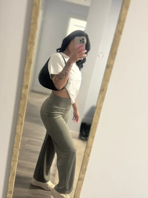 MUÑEQUITA SENSUAL Y MUY EXCITANTE EN CAMA