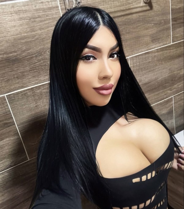 Venezolana Valentina super guarra de fiesta