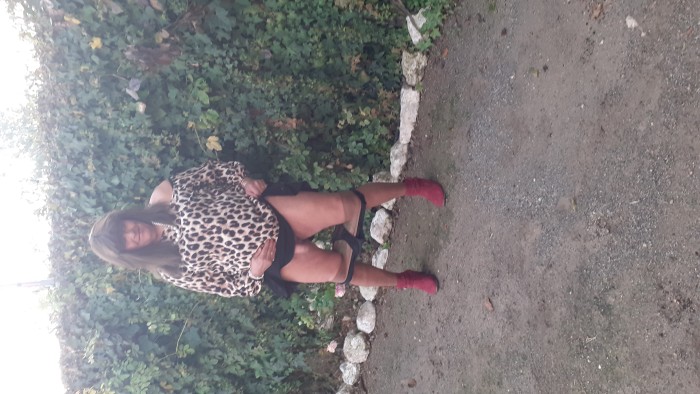 Hombre madurito bisex se viste de mujer