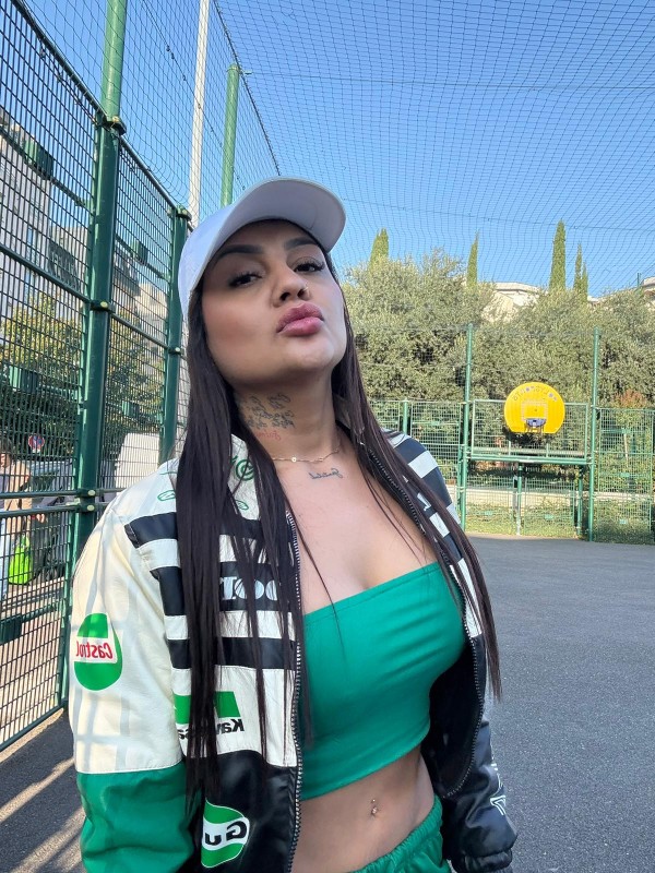 DELEITATE CON MIS DELICIOSAS MANOS,PERFECTAS PARA TI