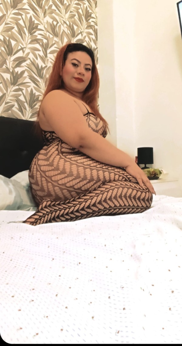 CHICA CURVI GUARRILLA Y VICIOSA EN SEVILLA