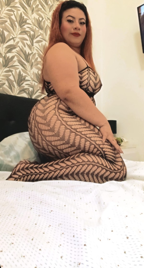 CHICA CURVI GUARRILLA Y VICIOSA EN SEVILLA